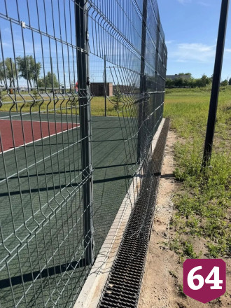 Вандалы повредили имущество на набережной и в парке